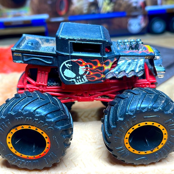 Bone Shaker - Picture 3 of 3